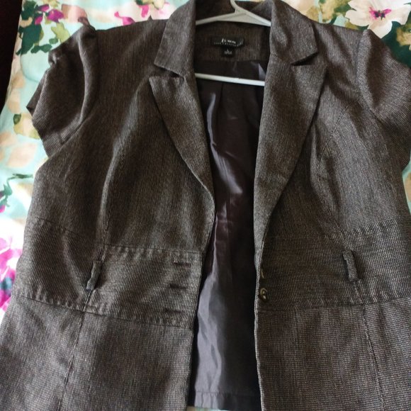 Suit - Picture 2 of 5